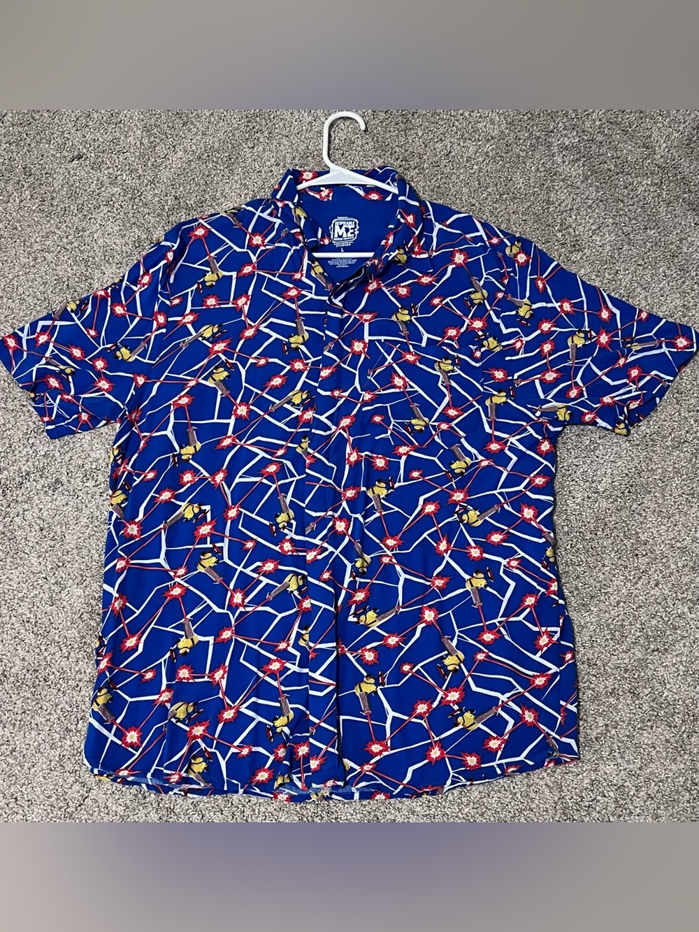 Universal Studios Minion men’s button up shirt sleeve shirt - size L